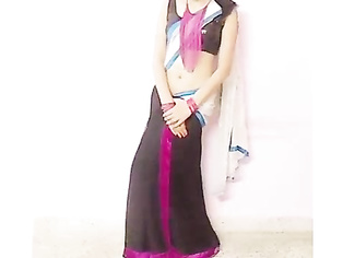 Sexy young indian girl teaching how to wear drapel saree!.