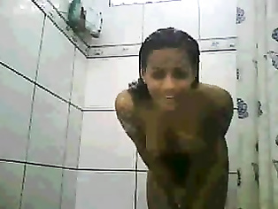 Sexy Babe Doing Cam While In Shower.