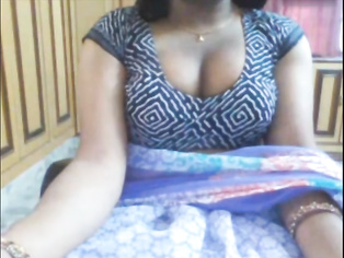 Indian Aunty on Skype Showing Nide and Boobs and Hairy Cunt