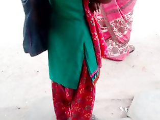 Indian nymphos girl sexy view in busstop (cute closeup) part 2