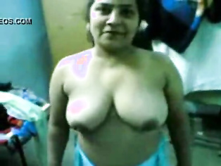Hot Anita Aunty Remove Her Bra Top And Show Her Nice Boobs