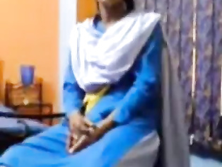 स्कूल गर्ल की छोटी चूची मसलने में बड़ा मजा आया