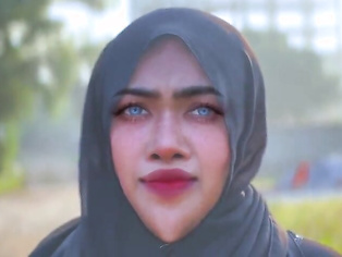 18+ Hijab Wearing Muslim Innocent Girl Was Brought Home From The Street & Fucked By A Hindu Guy