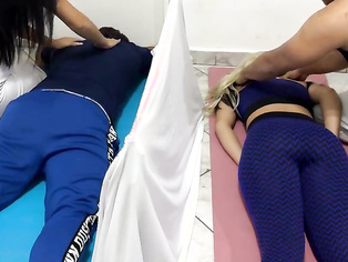 My Gf Splits The Homely Couple Massage With A Curtain, So I Can't See What Her Personal Masseuse Does To Her