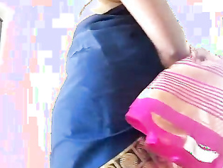 Desi housewife Swetha blouse less saree show