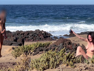 NUDIST BEACH ORAL: I show my hard dick to a bitch that asks me for a oral and cum in her mouth.