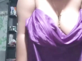 Desi bigboobs aunty romance with vegetable putting in cunt bigboobs pressing Village bhabhi saggy tights telugu fuckers