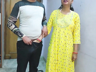 Ghar malik bhada mangne aya Saara ne kaha ek rat gujarlo mere sath Rent or sex Owner fucked me cz i dont pay rent