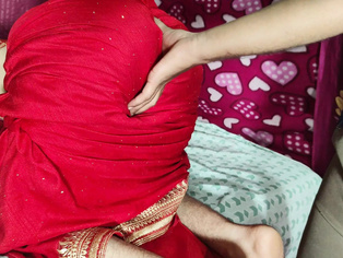Desi Bhabhi Bebo's first time, Suhaagraat with her husband