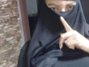 Real Cute Gf Muslim Arabic WIFE Masturbates Squirt Fluid Gushy Vagina To Orgasm HARD In Niqab